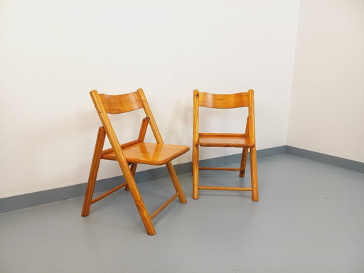 Pair of vintage folding pine chairs from the 70s/80s