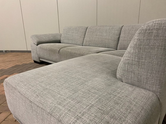 Image 1 of Hermoso sofá esquinero de tela gris