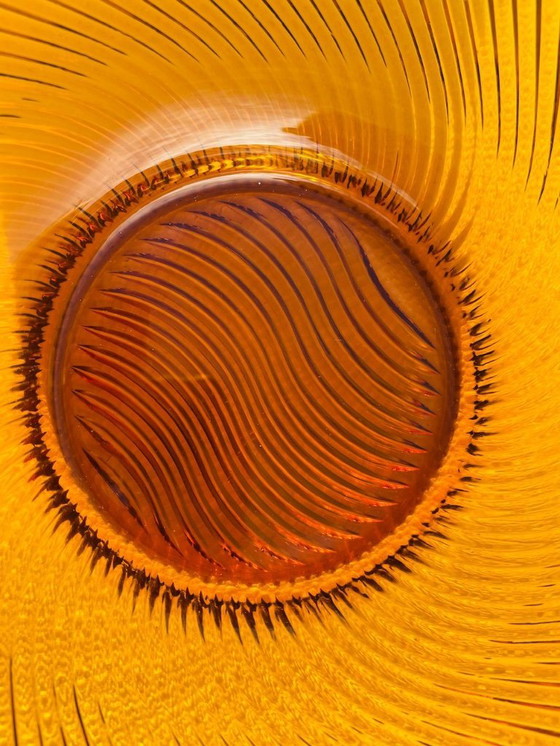 Image 1 of Coupe à fruits vintage en verre ambré à motifs tourbillonnants, style milieu du siècle, années 1970