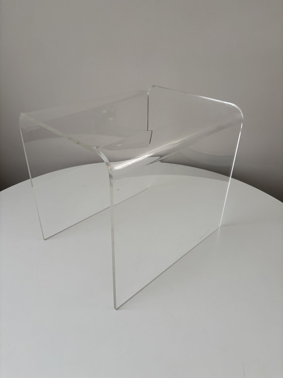Image 1 of Vintage Plexiglas Bijzettafel - Doorzichtig Gebogen Acrylglas Tafeltje - Perspex, Transparant - Mid-Century, Space Age Tafel