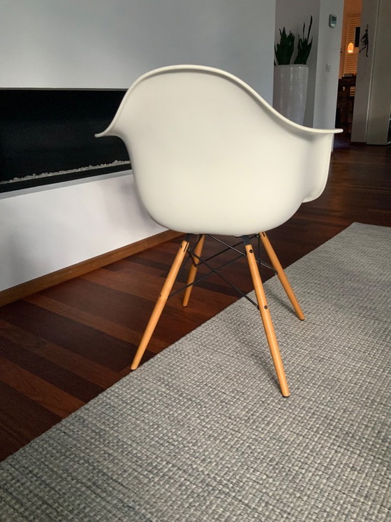 Vitra Armchair, Dining chairs, Plastic, Wood, White (photo 2 of 5)