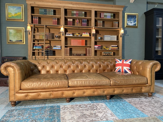 Divano Chesterfield XXL vintage color cognac – Winchester, Divani, Pelle, Legno (photo 12 of 12)