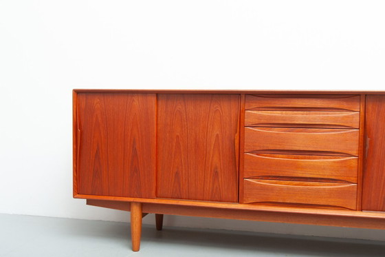 Image 1 of Groot teakhouten dressoir uit Dyrlund, jaren 60