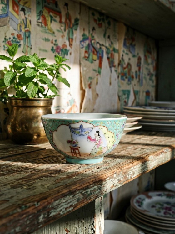 Image 1 of Jingdezhen famille rose fine porcelain Chinese bowl, decorated with ladies, 1960s
