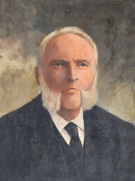 Image 1 of Hermoso retrato de un caballero por K. Perkis, 1938