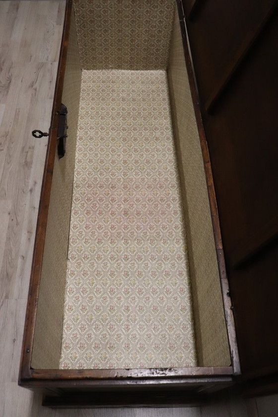 Image 1 of Cassapanca antica in noce massello, Italia XVIII secolo