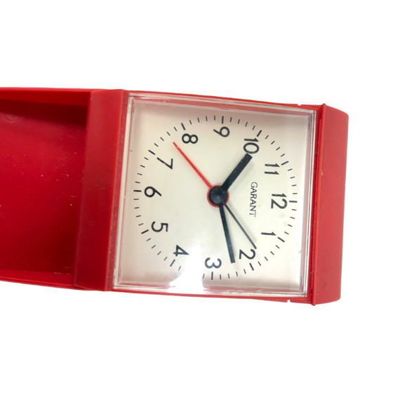 Image 1 of Vintage Garant wekker | DDR | jaren 70-80 | mechanisch | rood | retro design