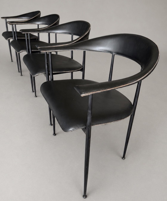 Image 1 of 4 vintage Fasem P40 armstoelen – Vegni & Gualtierotti, Zwart Leer