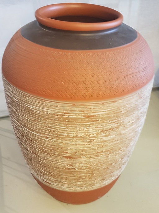 Vaso da terra sgraffito, anni '60