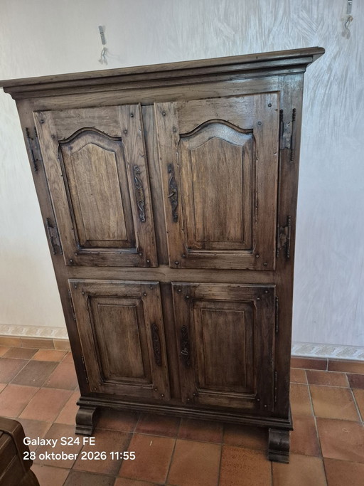 Rustikaler Eichenschrank