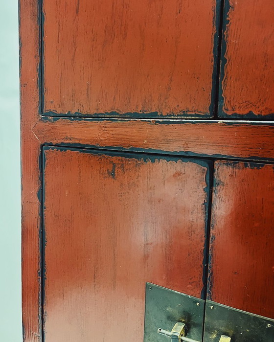 Image 1 of Mobiletto cinese rosso a tre ante