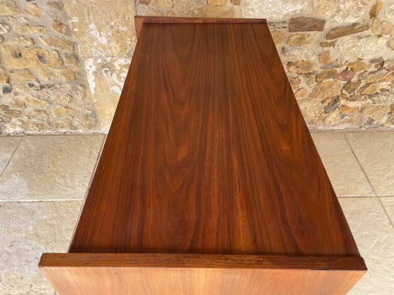 Image 1 of Vintage ladekast van notenhout uit het midden van de eeuw, jaren 50