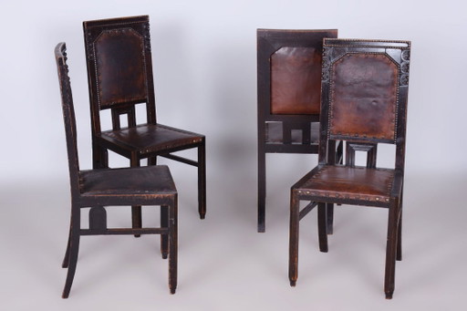 Ensemble de quatre chaises cubistes, par Josef Gočár, chêne massif, cuir rouge, République tchèque, années (photo 2 of 11)