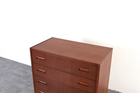 Cómoda danesa de teca de mediados de siglo, década de 1960. – Wood (photo 13 of 15)