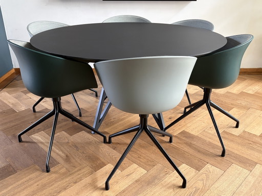Studio Henk dining table with 6 Hay dining chairs