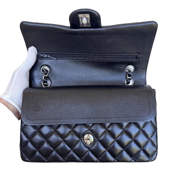 Chanel Classic Flap Medium – Crossbody bags, Lambskin (photo 15 of 17)