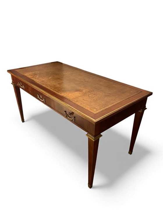 Image 1 of Flacher Schreibtisch aus Mahagoni im Stil Louis XVI., Lederplatte und Bronzeverzierungen
