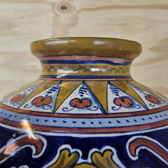Image 1 of Vintage Majolica Italiaanse Vaas met leeuw-rampant (Hoogte 27cm) kleurrijke vaas (handgemaakt)