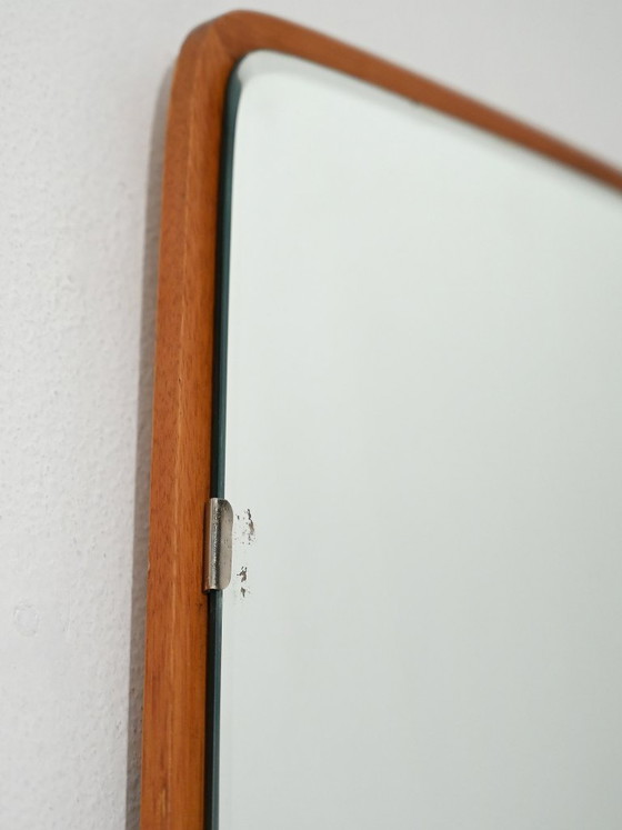 Image 1 of Scandinavische, licht bolle, rechthoekige teakhouten spiegel van "Kron".