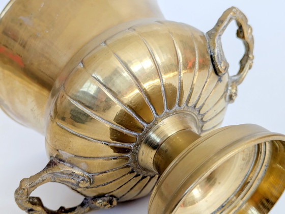 Image 1 of Cache-pot sur pied en laiton vintage, orné, style classique des années 1960
