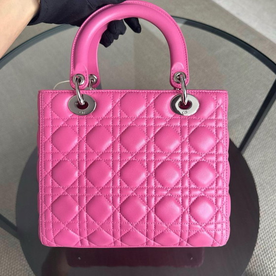 Image 1 of DIOR LADY MEDIUM - PELLE DI AGNELLO CANNAGE ROSA BARBIE CINTURINO CON DETTAGLI ARGENTO
