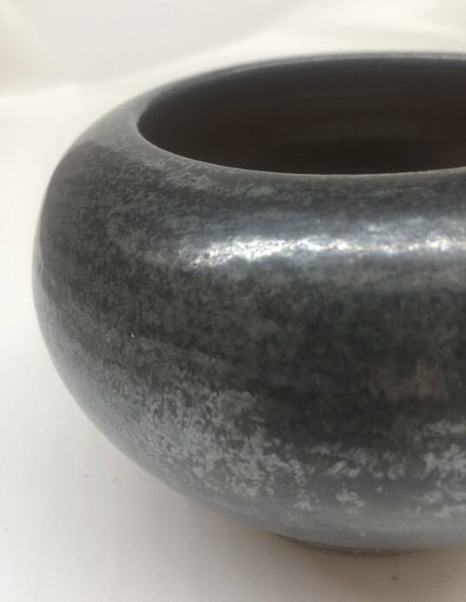Belgian stoneware ball vase nucleation