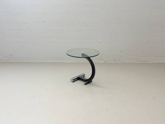 Image 1 of Table d'appoint en verre de style postmoderne avec piètement en fonte, années 1990