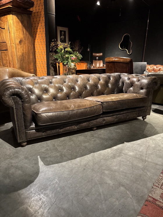 Image 1 of Divano Chesterfield a 3 posti in pelle color marrone/grigio/tortora