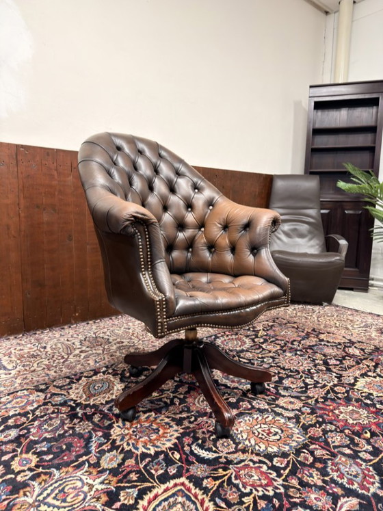 Sedia da Ufficio Chesterfield Inglese Classica Marrone – Sedie da ufficio, Leather, Metal (photo 7 of 7)