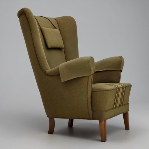 Sillón danés de respaldo alto de la década de 1960, tapizado original en lana verde.