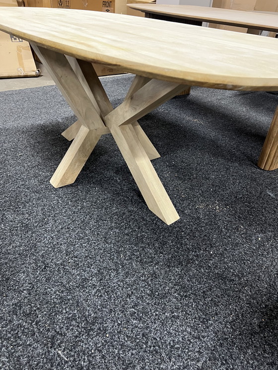 Image 1 of Mesa de comedor ovalada de madera de mango tropical, 200 cm