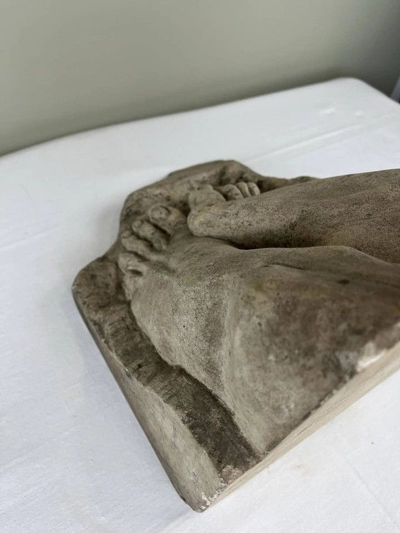 Stenen sculptuur, twee voeten op een blok, gesigneerd D. Paillot. – Beeldhouwkunst, Stone, Brutalist (photo 9 of 14)