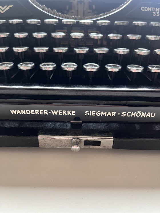 Image 1 of Máquina de escribir antigua Continental 350