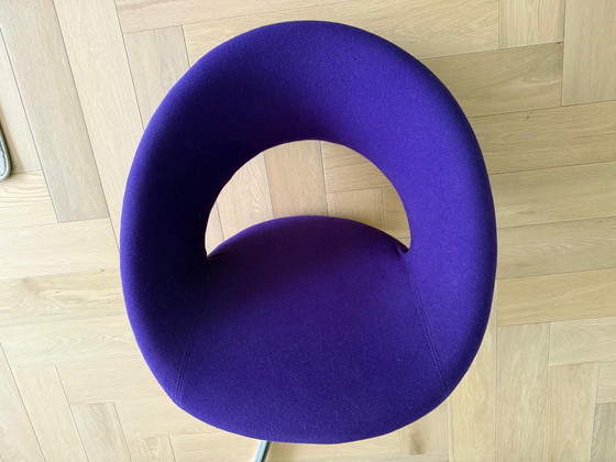 Image 1 of Set di 4 + 1 sedie girevoli Artifort Nina, viola, prezzo fisso