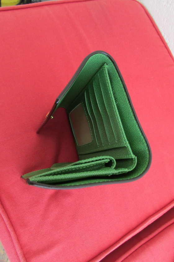 Image 1 of Porte feuille compact L.Vuitton,monogrammé perforé , intérieur vert