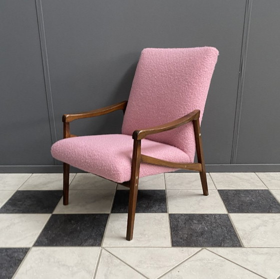 Roze Fauteuil van Jiri Jiroutek jaren 60 opnieuw bekleed in Bouclé Roze – Textile, Wood, Vintage (photo 9 of 14)