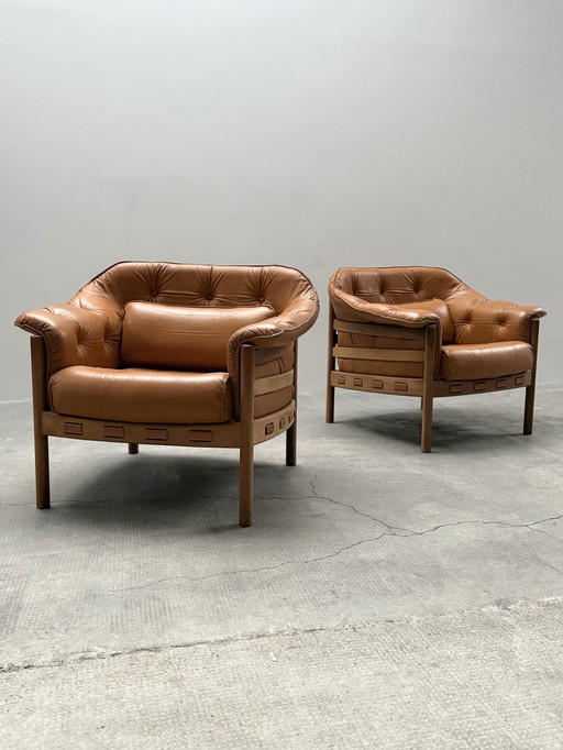 2x SVEN ELLEKAER FÜR COJA CULEMBORG SESSEL HOLZ COGNAC LEDER NIEDERLANDE 1960er JAHRE