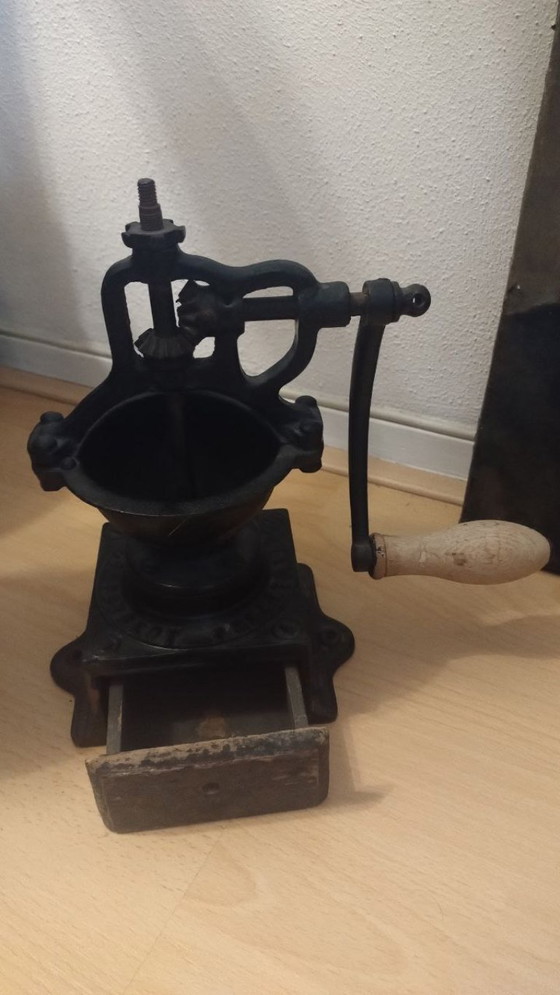 Image 1 of Antique Peugeot Frères coffee grinder – SGDG – ca. 1880–1895 – original and working