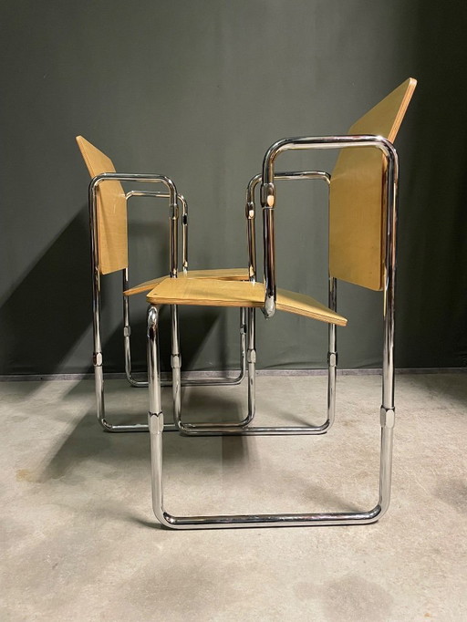 A pair of Gerrit Thomas Rietveld Hopmi chairs