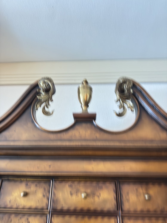 Image 1 of Escritorio de secretaria Theodore Alexander