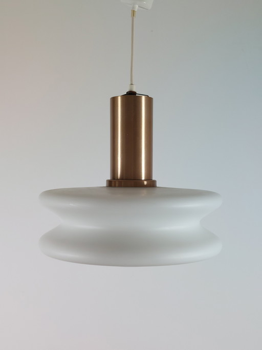 Suspension vintage en verre opale, style milieu du XXe siècle, époque spatiale de la RDA