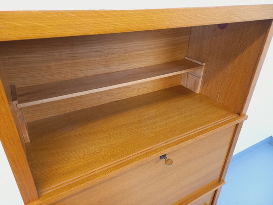 Image 1 of Vintage secretair/boekenkast van eikenhout uit de jaren 60.