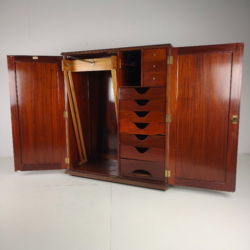 Innovation from the early 20th century: Innovation Ingenuities Ltd. Men's wardrobe