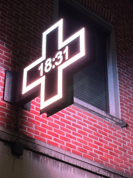 Image 1 of L'éclairage croisé LED pour pharmacie peut être converti en CMJN
