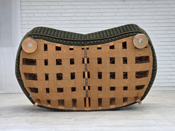 Dänisches 2-Sitzer-Gebogenes Sofa aus den 1960er Jahren, Bezug aus Velours, Eichenholz. – 2 Sitzer Sofas (photo 16 of 17)
