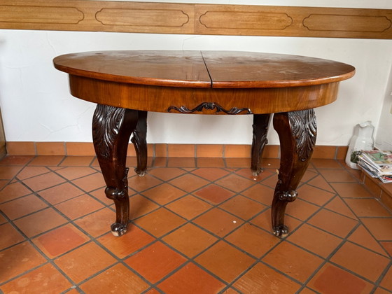 Mesa de comedor redonda extensible con patas de madera talladas – Mesas de comedor (photo 4 of 5)