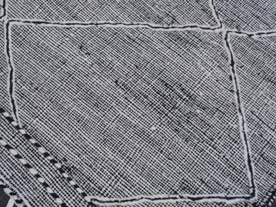 Image 1 of Kilim berbère du Maroc, 295 x 185 cm, tissé à la main, noir et blanc