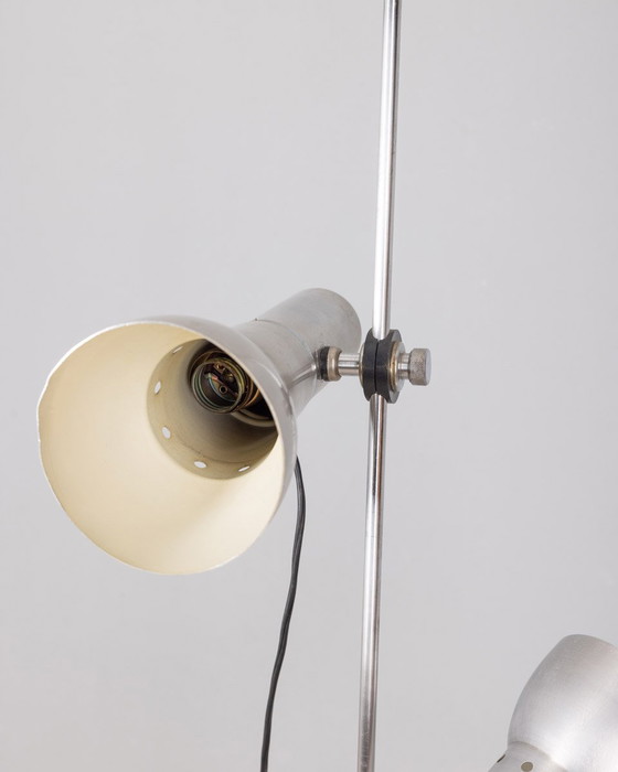 Image 1 of Vintage 70s vloerlamp chroom en wit metaal Italiaans ontwerp
