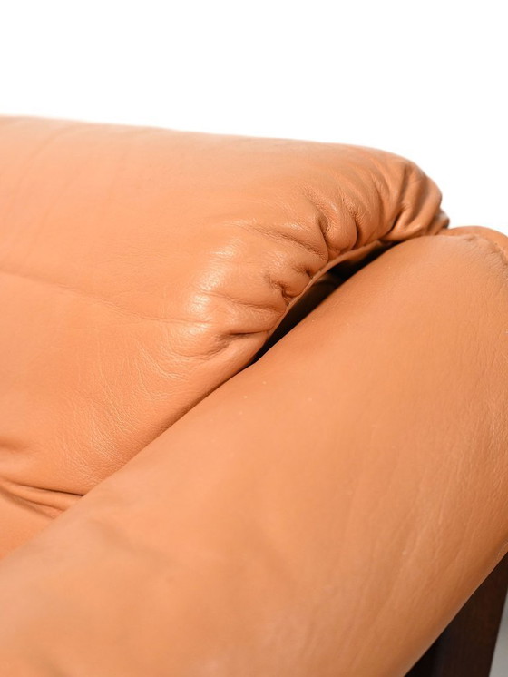 Image 1 of Een paar Scandinavische leren fauteuils uit de jaren 50.