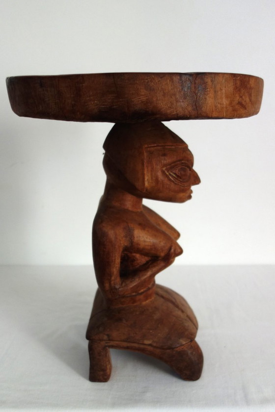 Image 1 of Sgabello da donna Luba intagliato in stile africano d'epoca